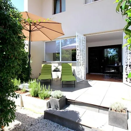 Modern Holiday Carla With Garden Ferienhaus