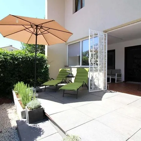 Modern Holiday Carla With Garden * Poreč