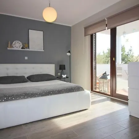 Сasa de vacaciones Modern Holiday Carla With Garden