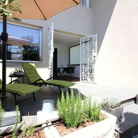 Modern Holiday Carla With Garden * Poreč